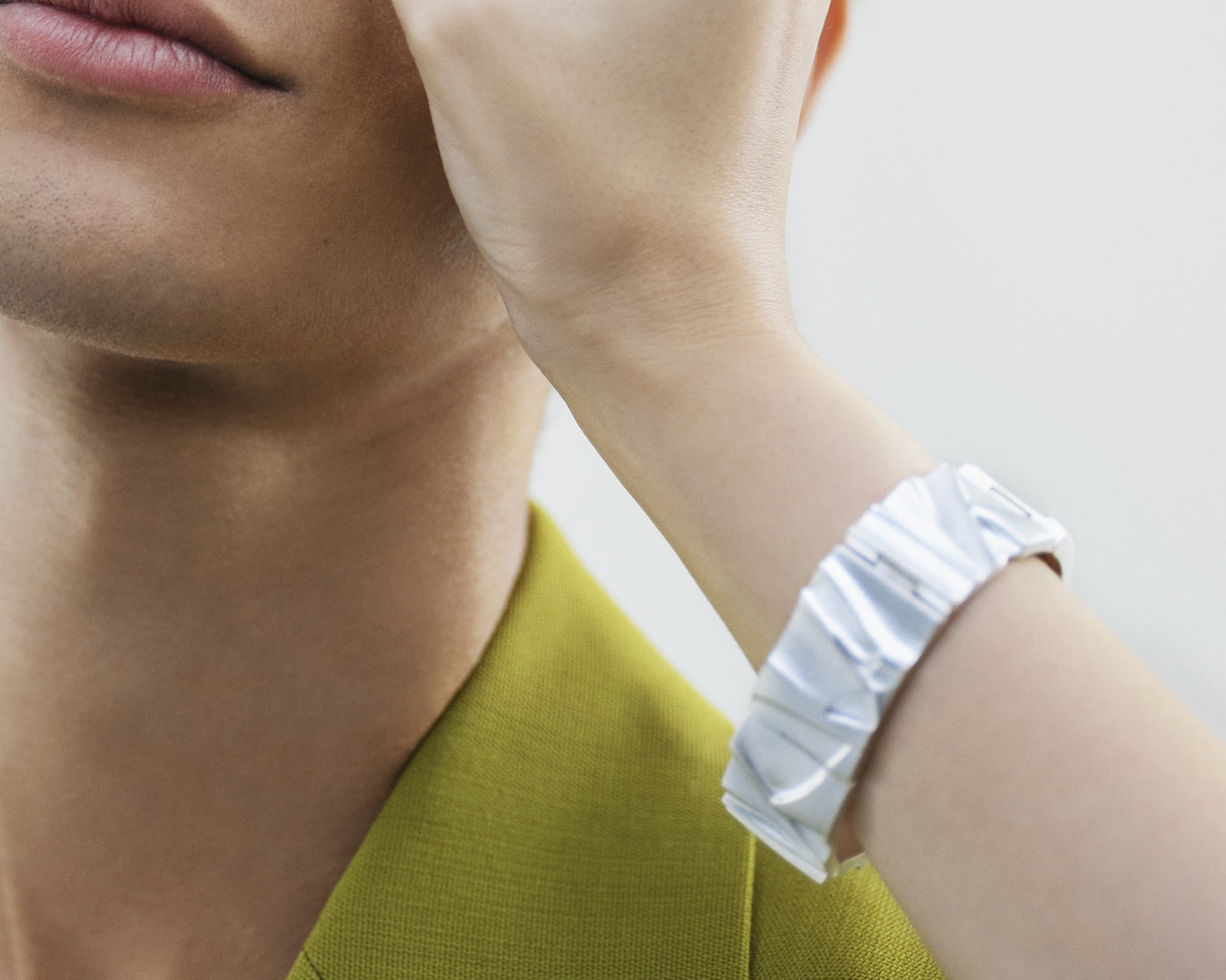 Kalevala-Cataract-rannekoru-Avaruushopea-kokoelmasta-muotoilijana-Björn-Weckström.