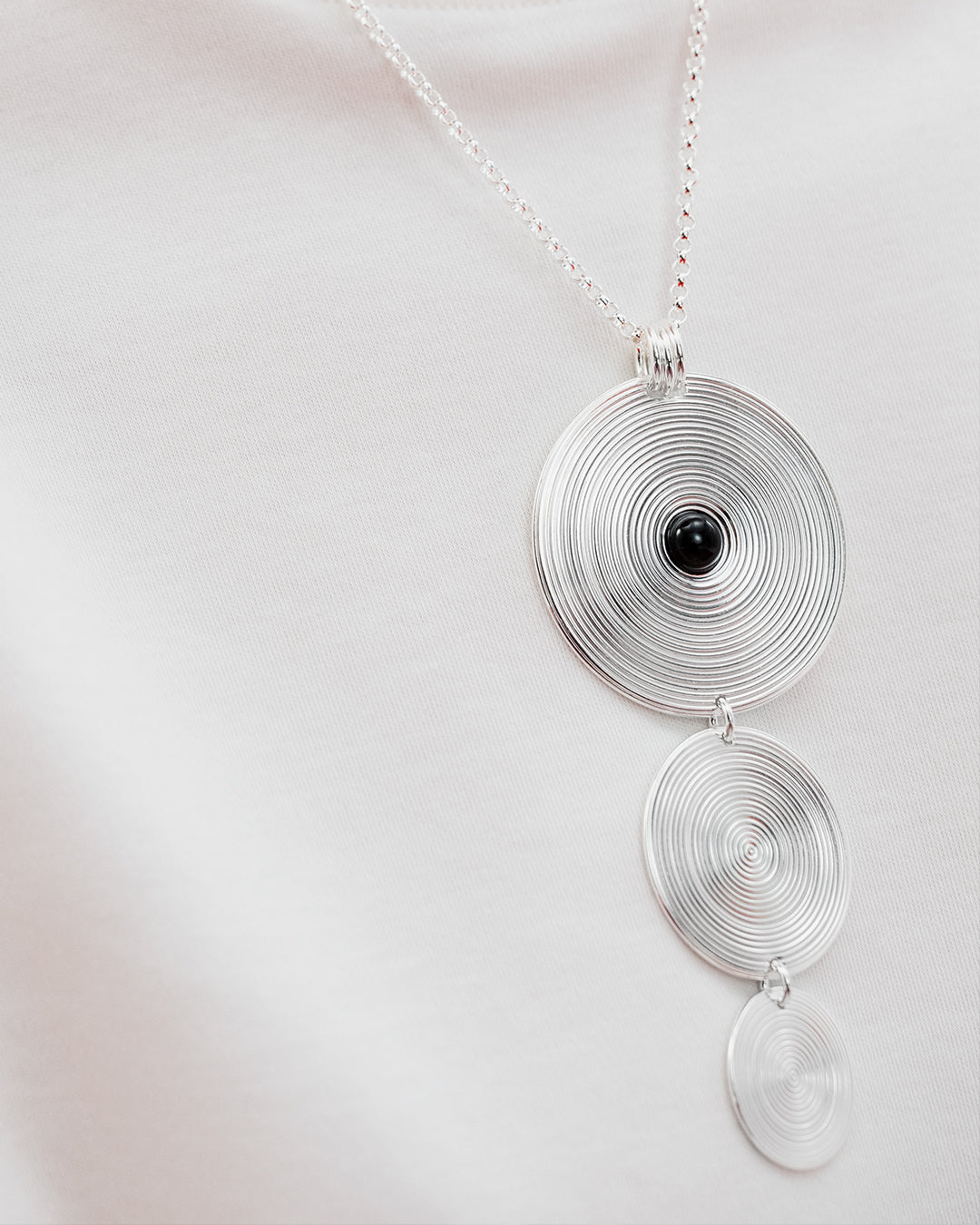 Kosmos Pendant bronze sea amber