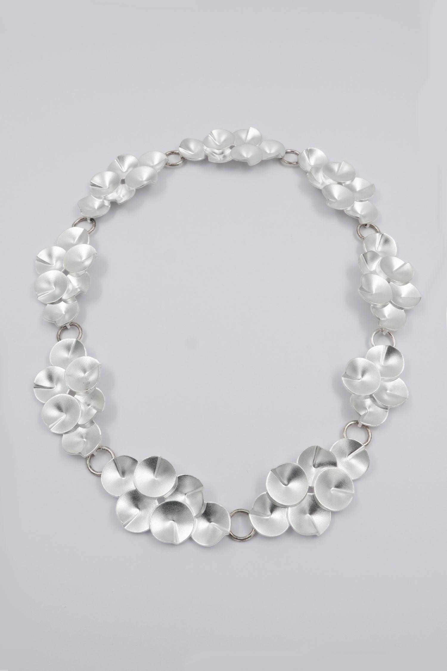 Kalevala-Pidetty-Kaikuja-kaulakoru