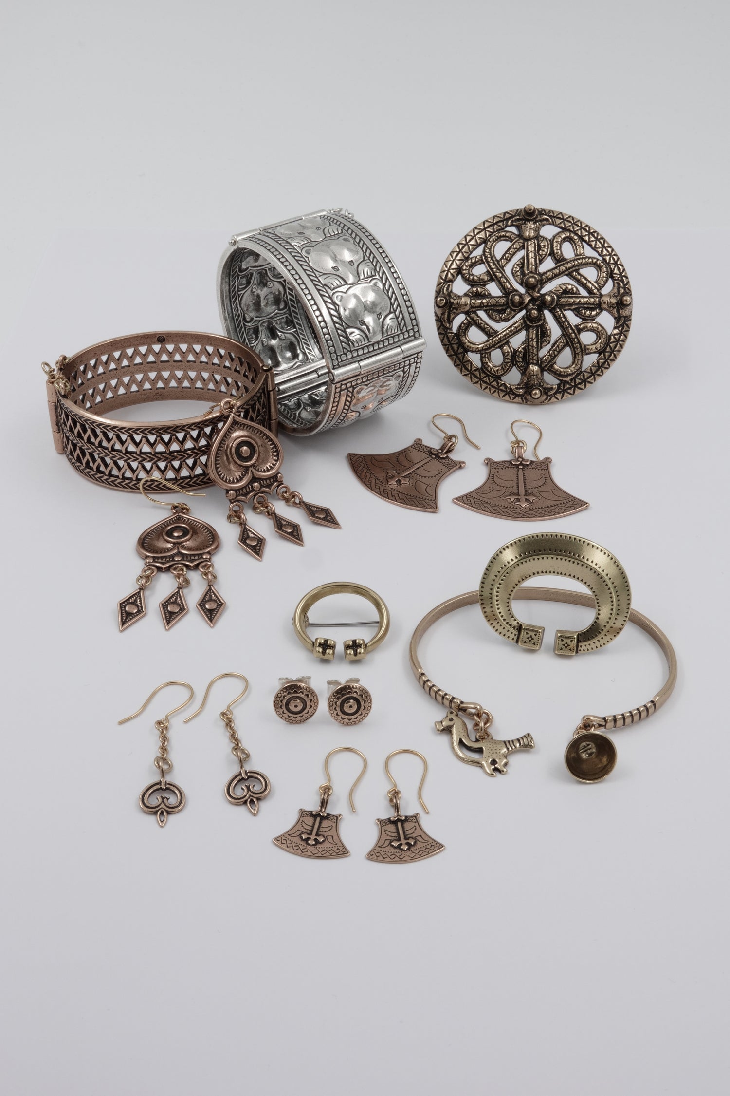 Kalevala-Pidetty-pienet-kookkaat-korut