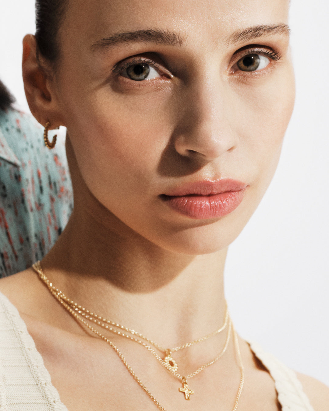 Valoisa hoop earrings silver half pair left