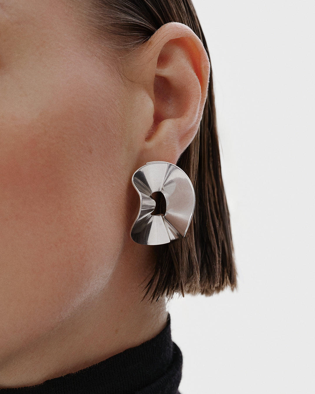 Alluring Earrings round silver