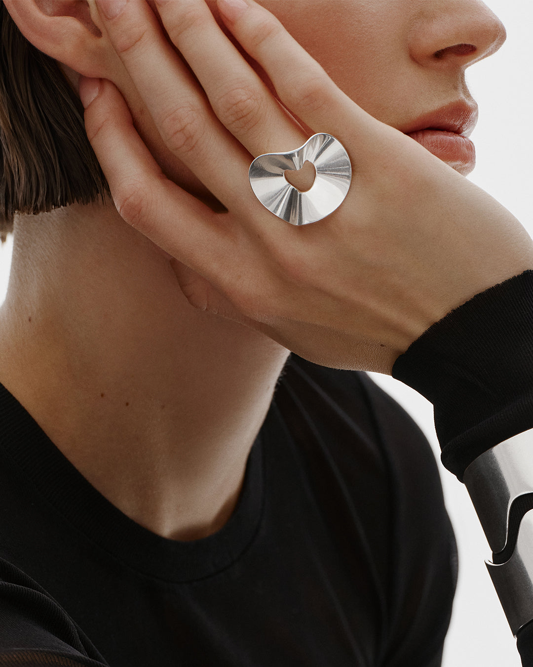 Alluring ring silver