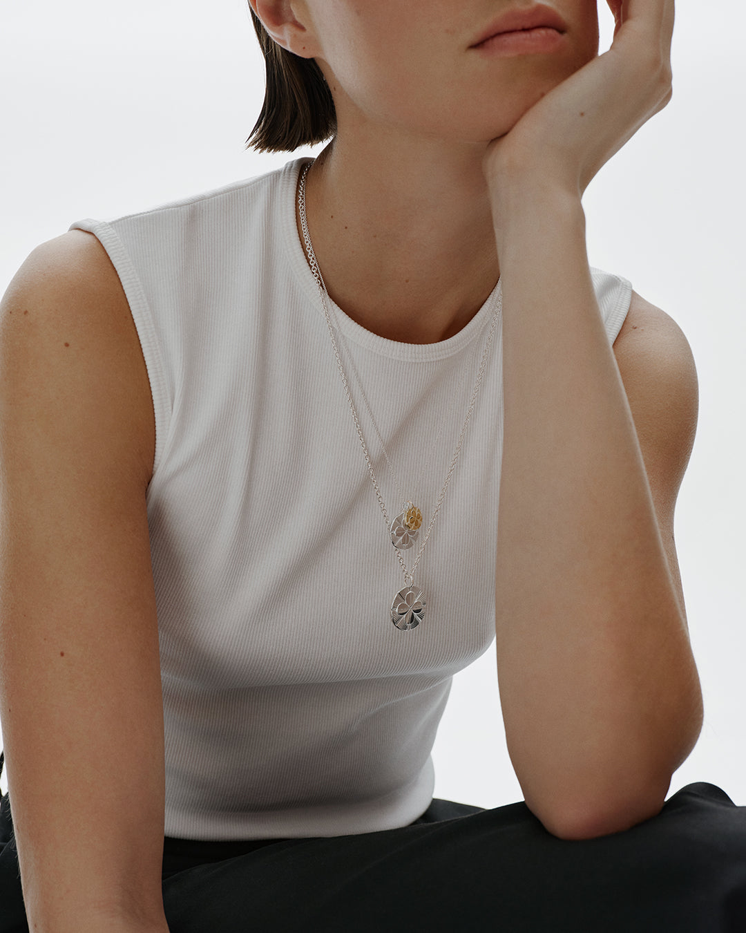 Amuletti-riipus Neliapila iso hopea