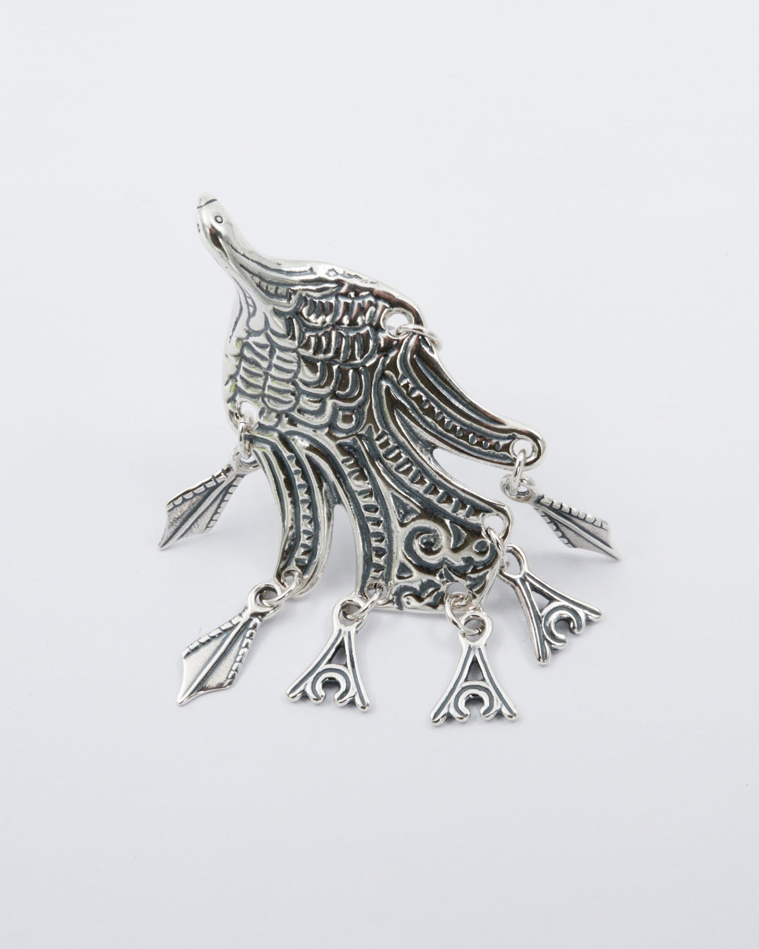 Pidetty Uhtuan sotka -solkiriipus hopea 85 cm