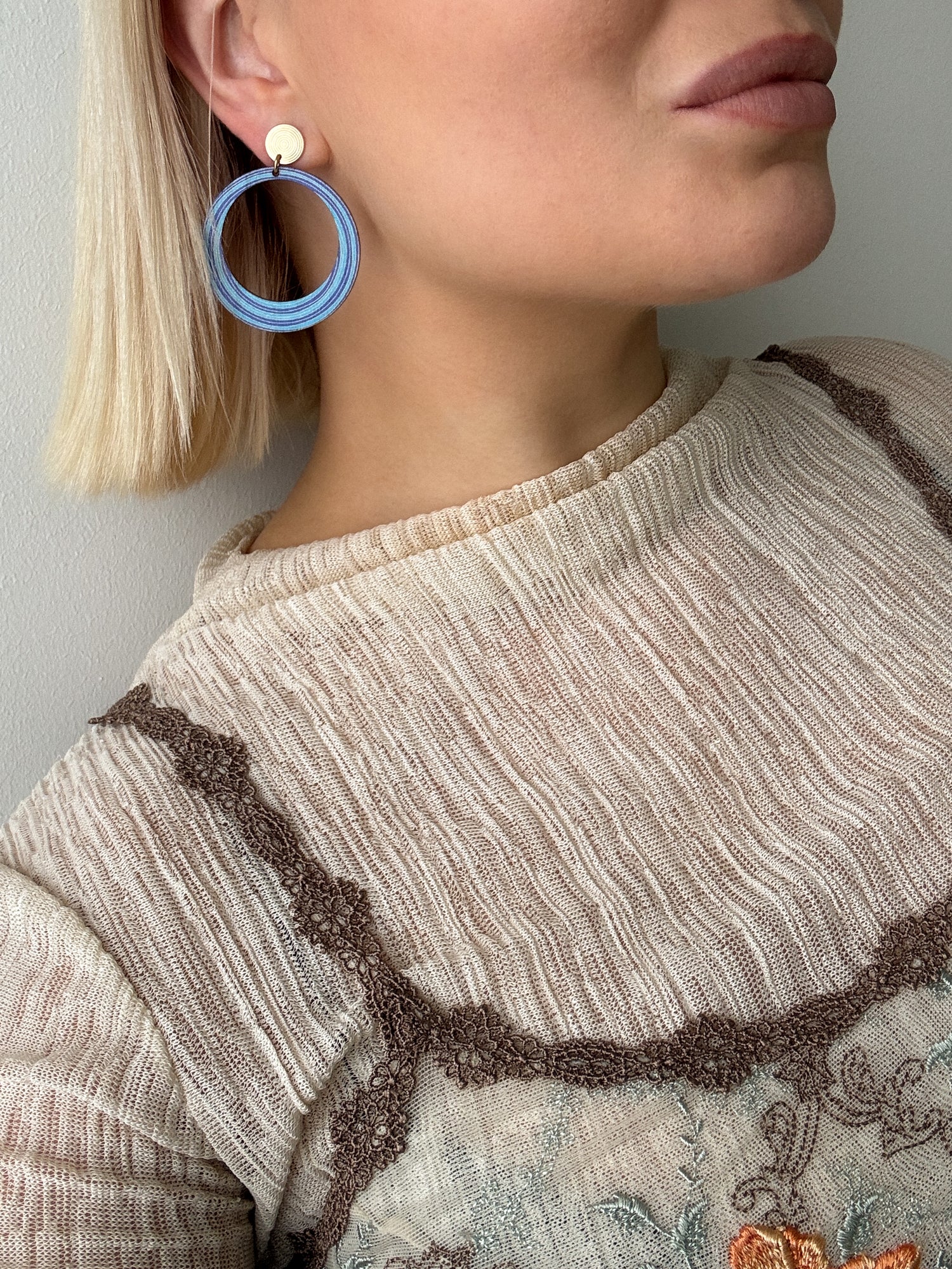Kosmos plywood earrings blue 2026