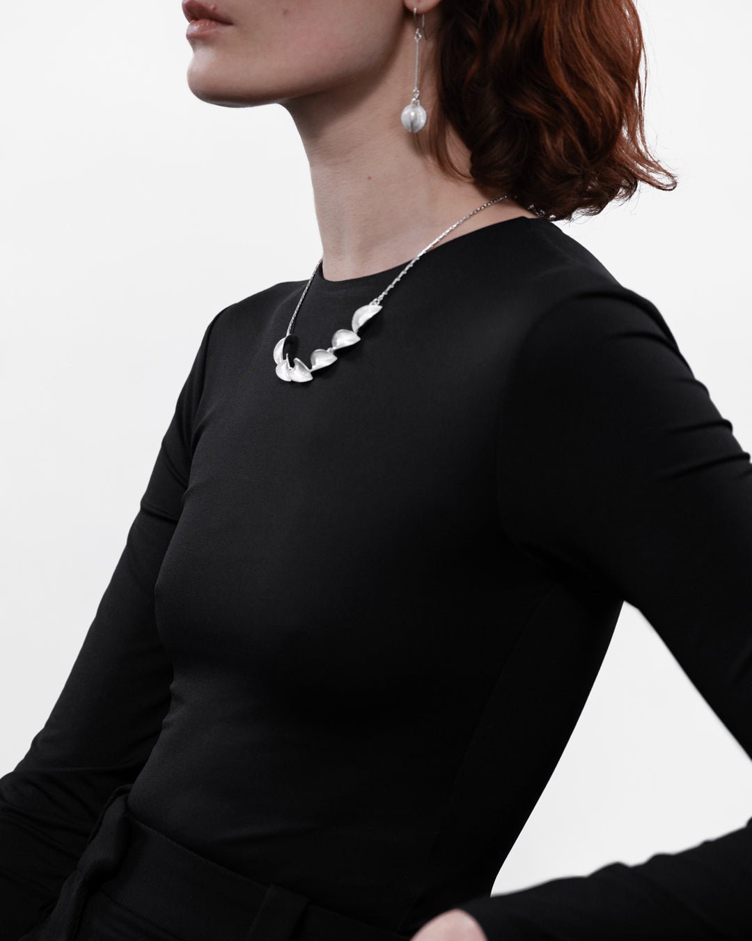 Lumikukka-kaulakoru pronssi 42 cm