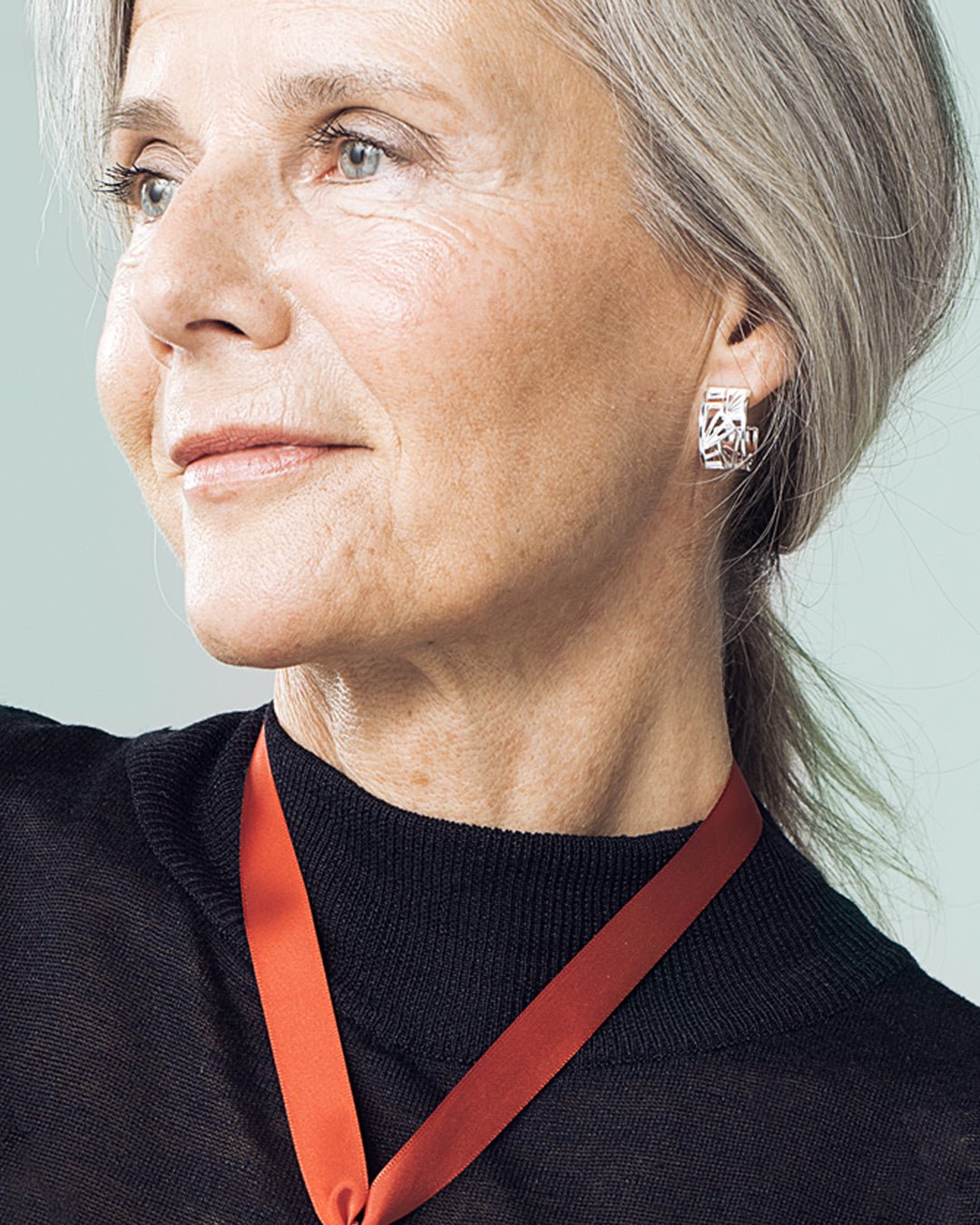 Canth-korvakorut hopea