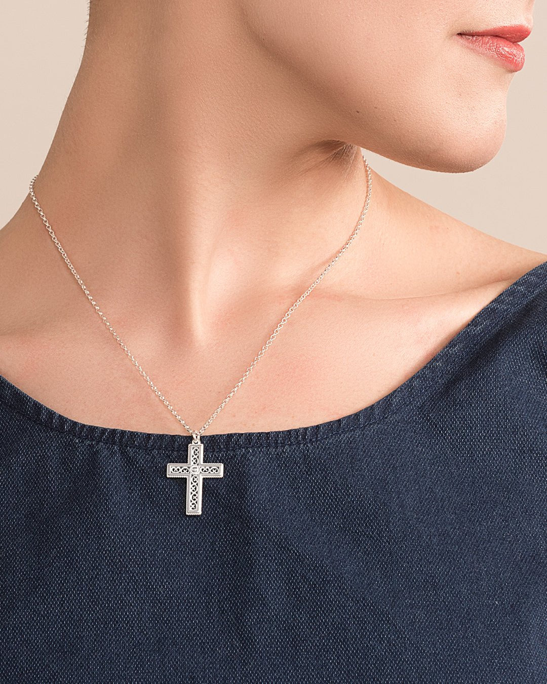 Filigraani-riipus hopea