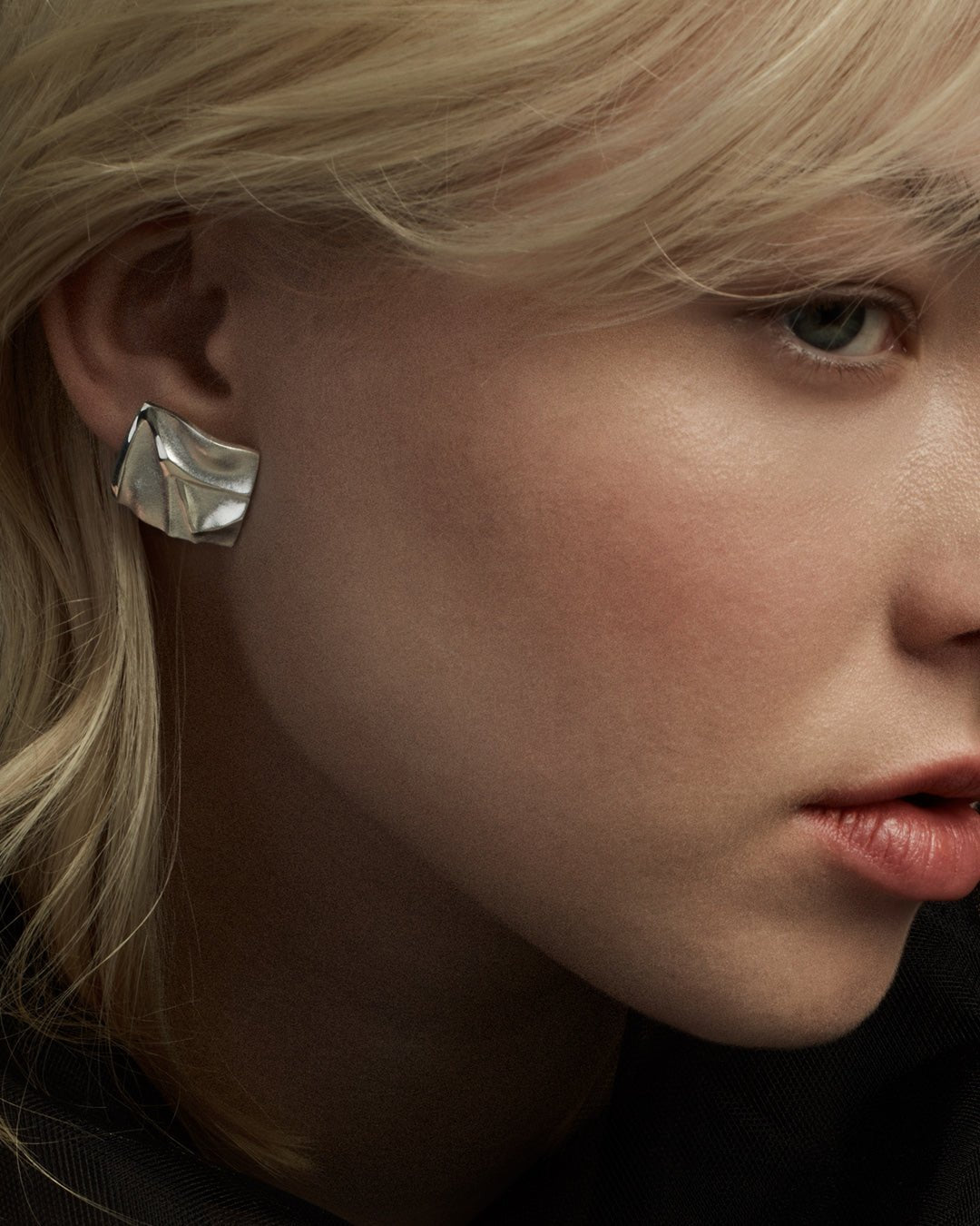 Gelo earrings silver half pair left