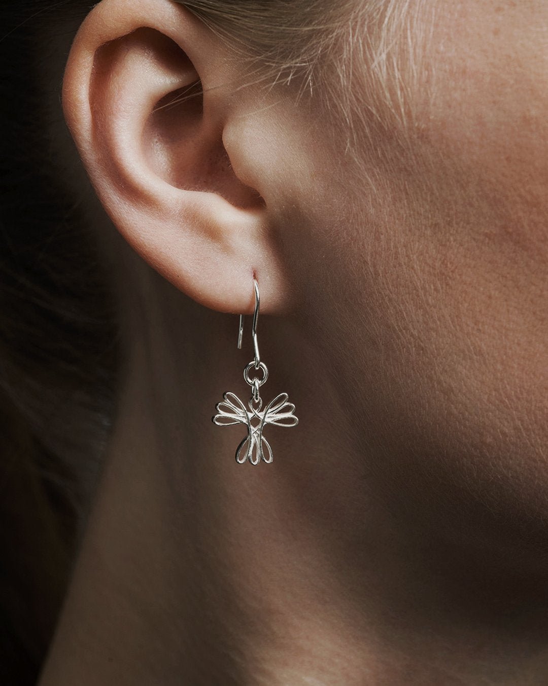 Kosketus-korvakorut hopea