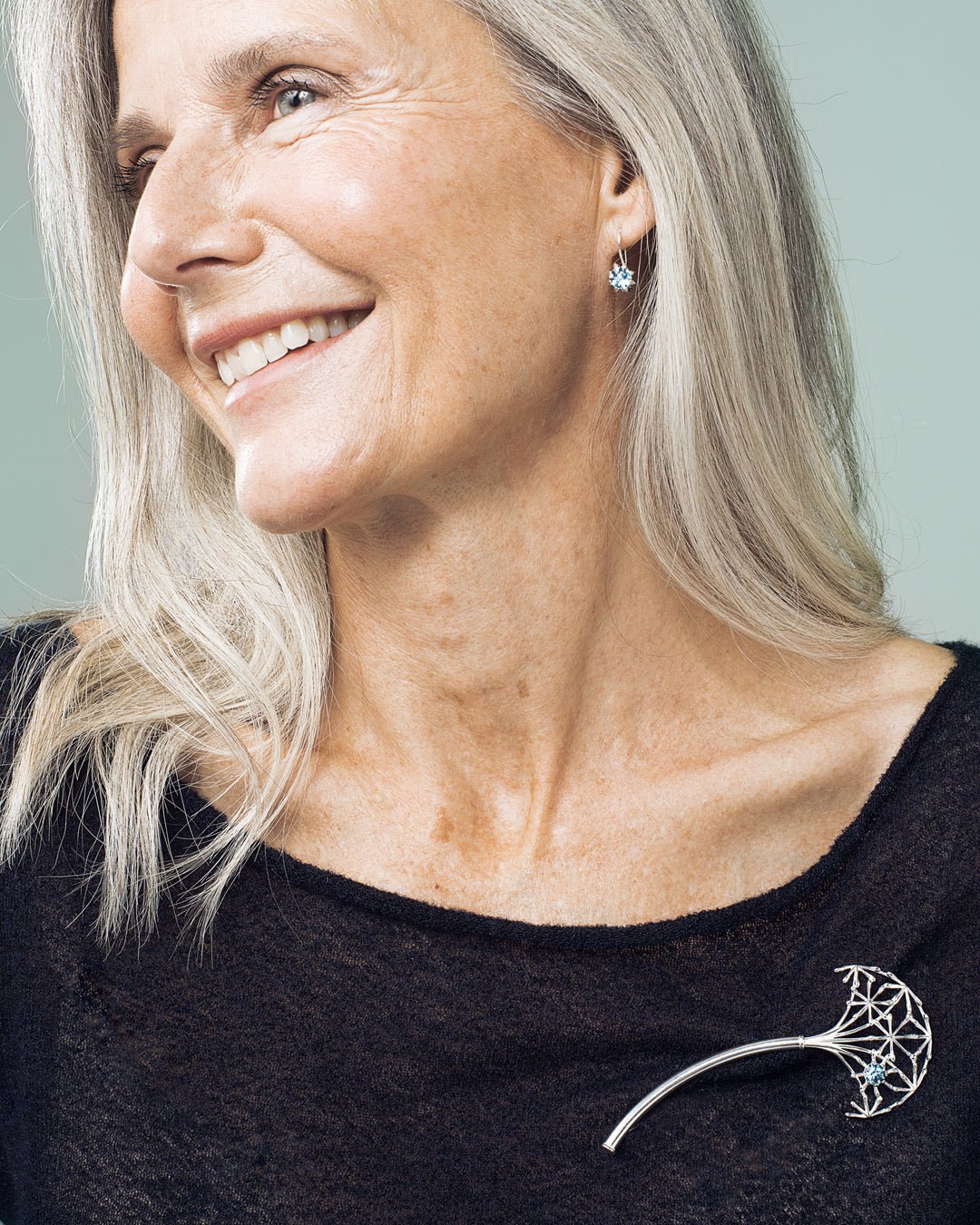 Naisen ääni -korvakorut hopea puolipari oikea