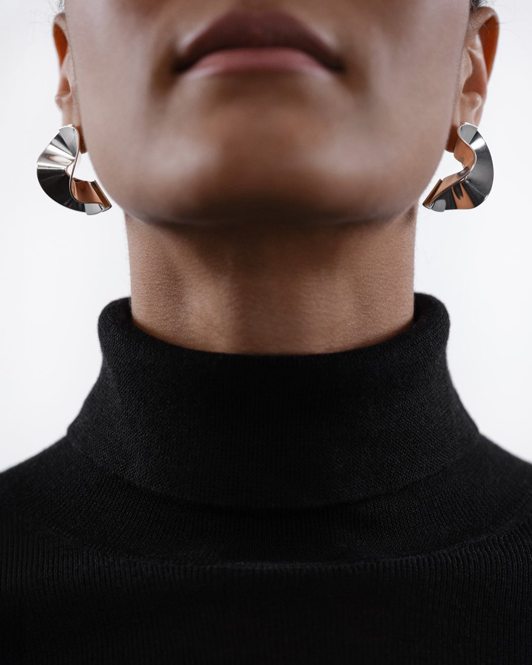 Vetovoima single earring round silver right