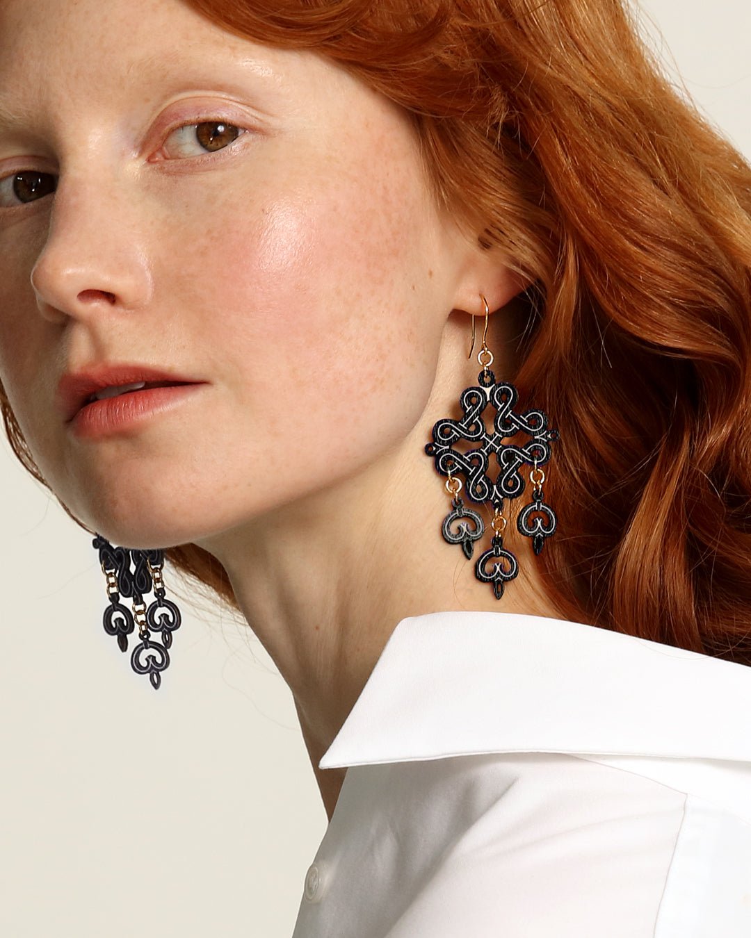 Karelian Plaited Ribbon Motif Plywood Earrings Black