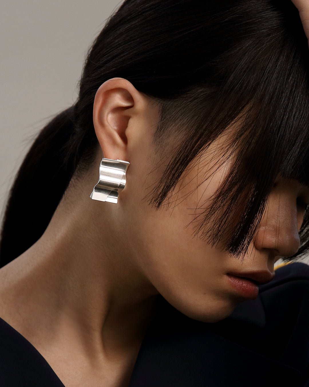 Alluring Earrings bronze