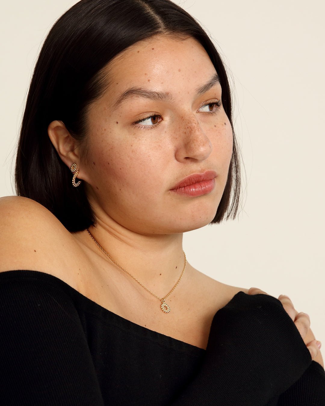 Valoisa stud earrings bronze half pair left