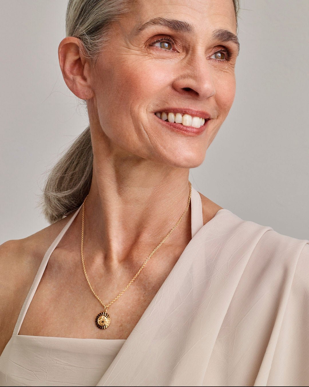 Amuletti-hela Aurinkoleijona 14k kulta