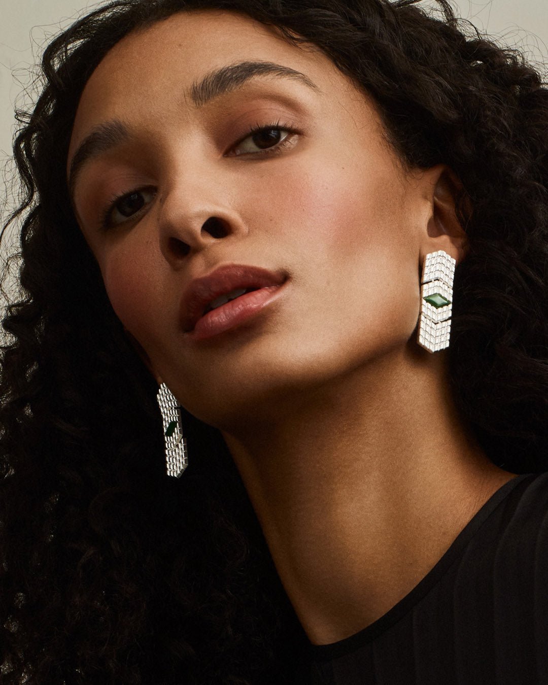 Haltija-korvakorut hopea