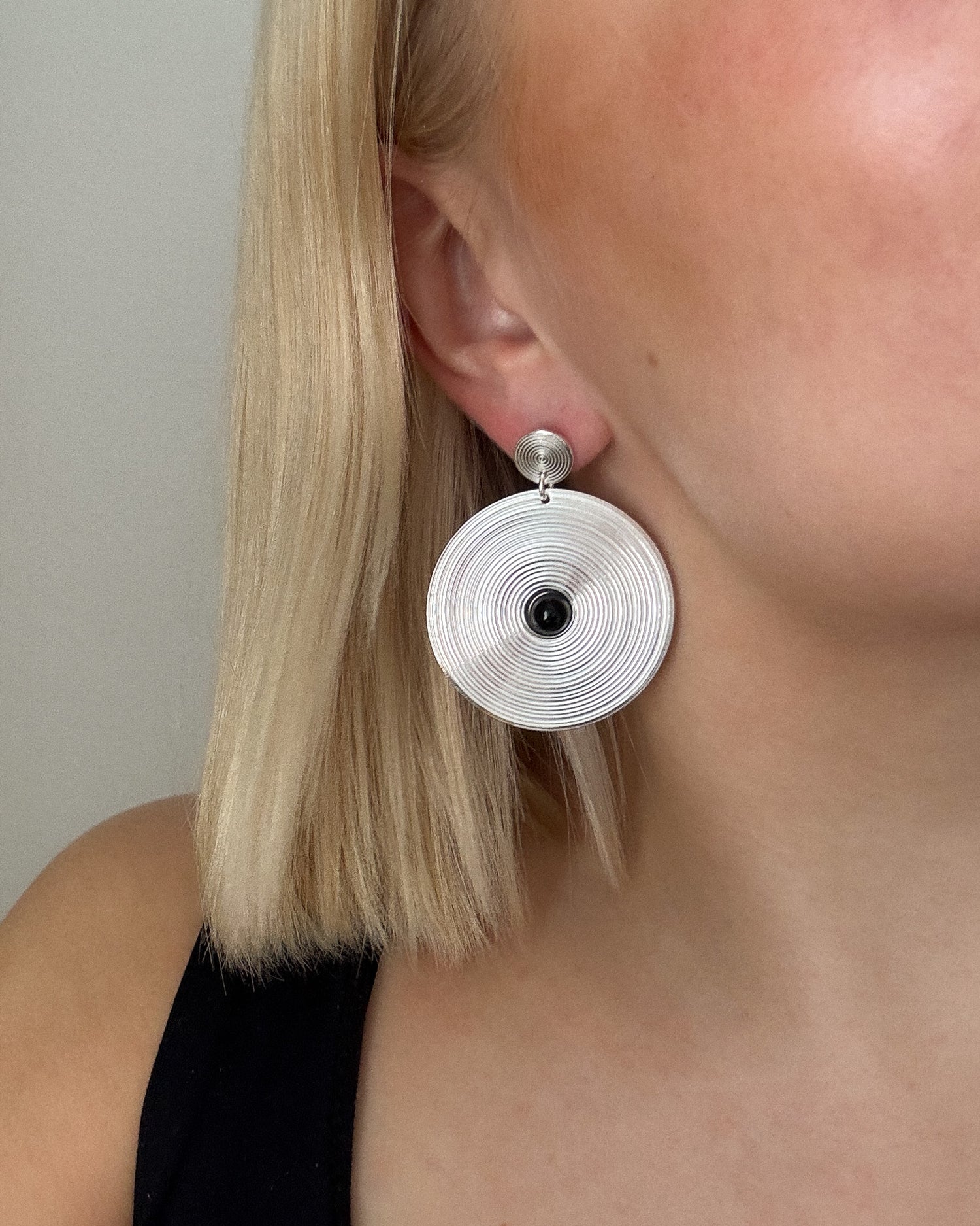 Kosmos Earrings silver onyx