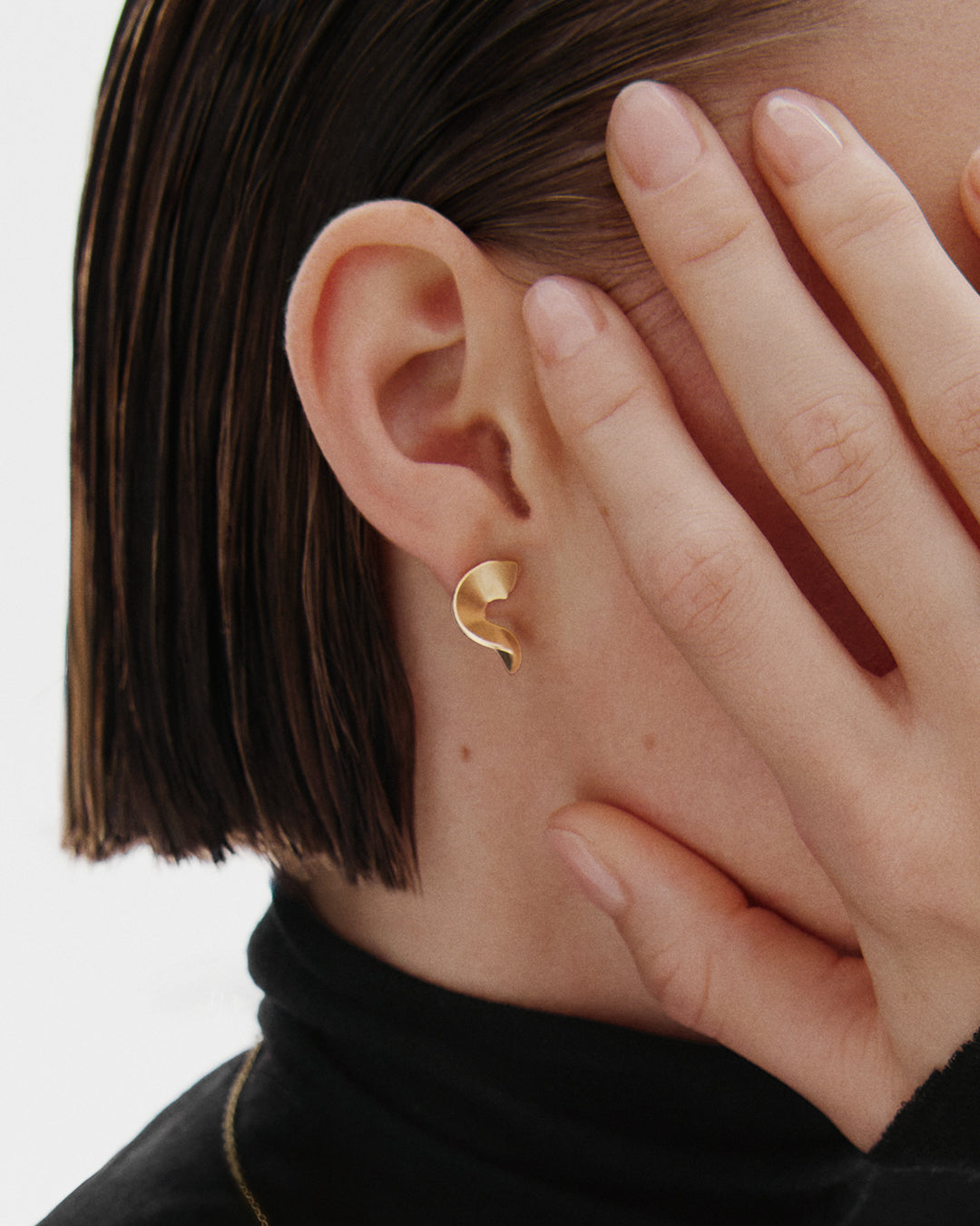 Alluring earrings small bronze