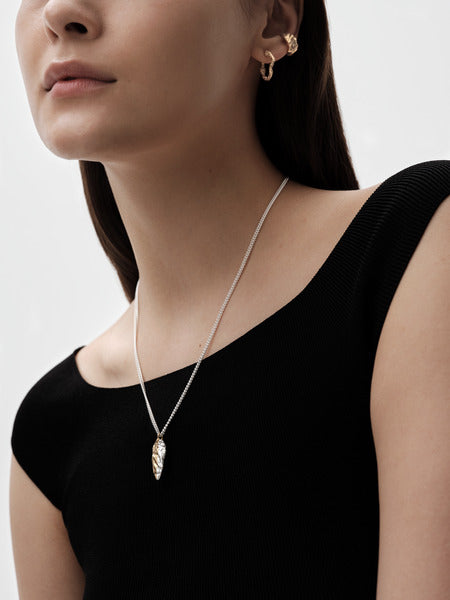 Itu-korvakorut rengas hopea kullattu