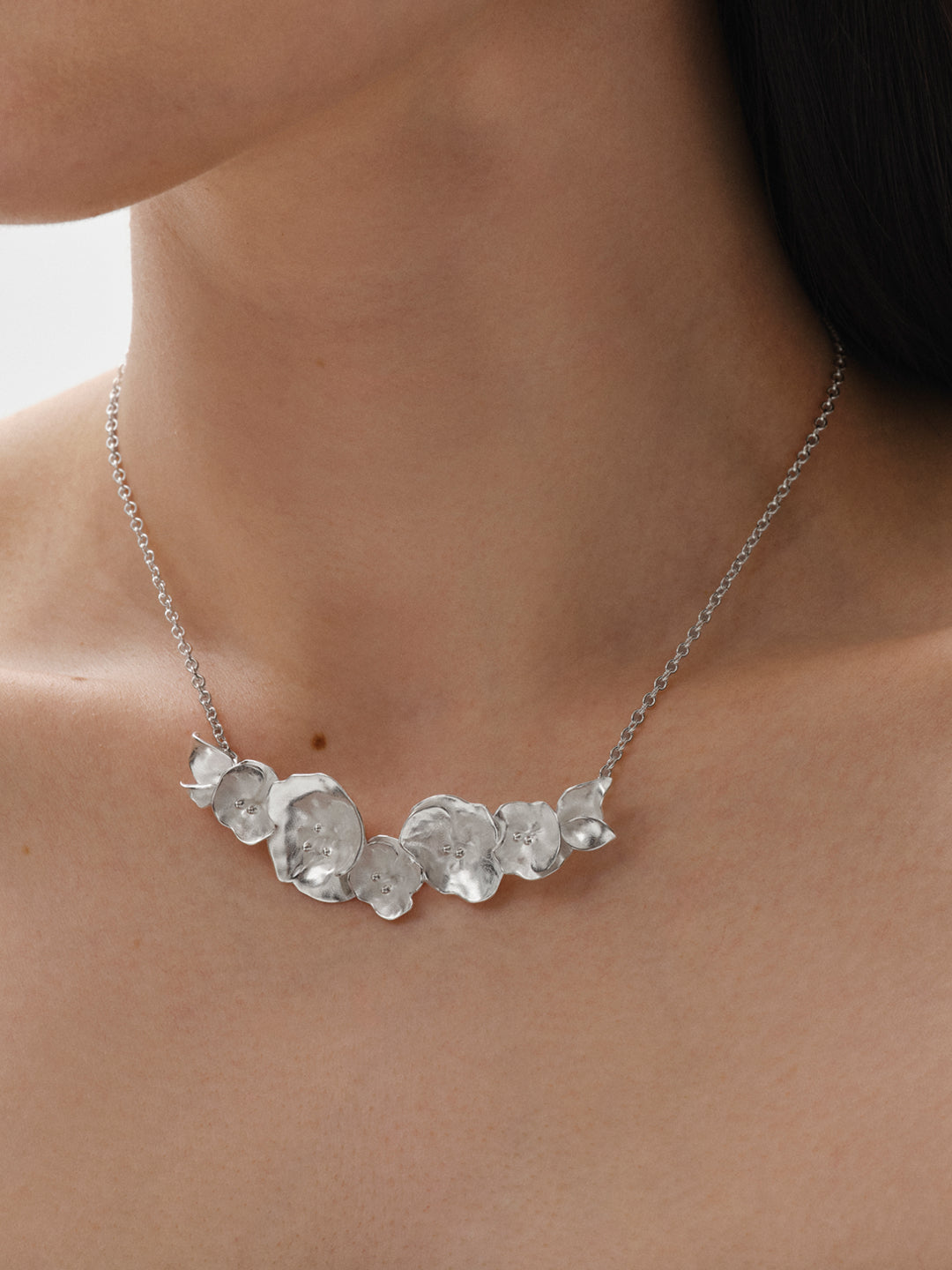 Summer Night Rose Necklace silver