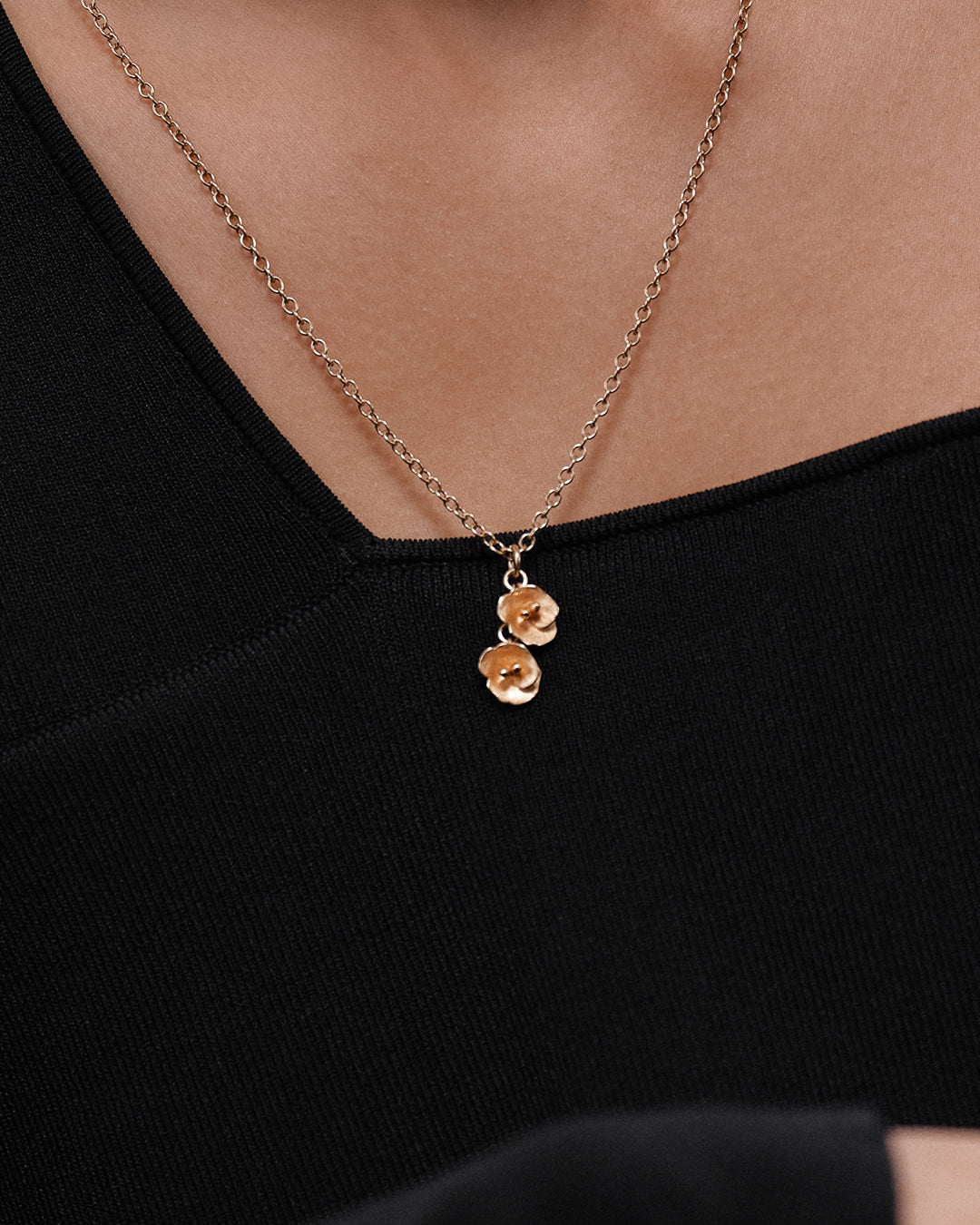 Kesäyön ruusu -miniriipus pronssi