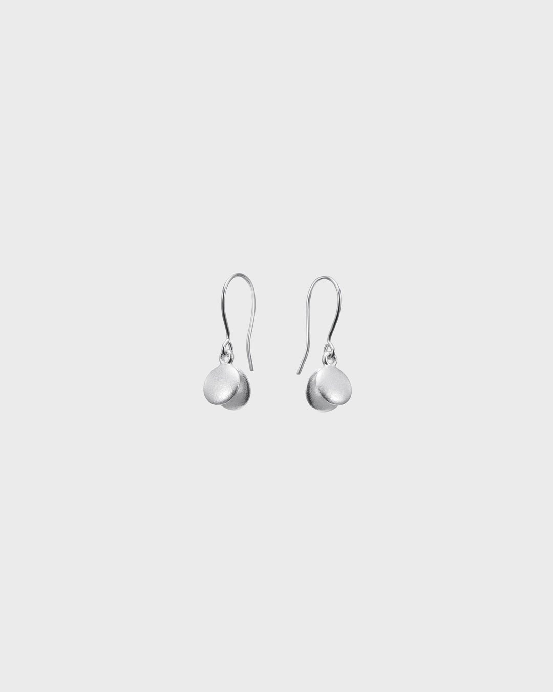 Onnenhelmi earrings silver half pair left
