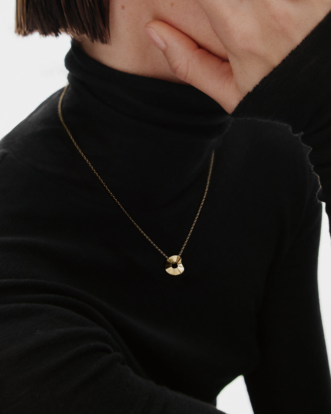 Alluring pendant bronze