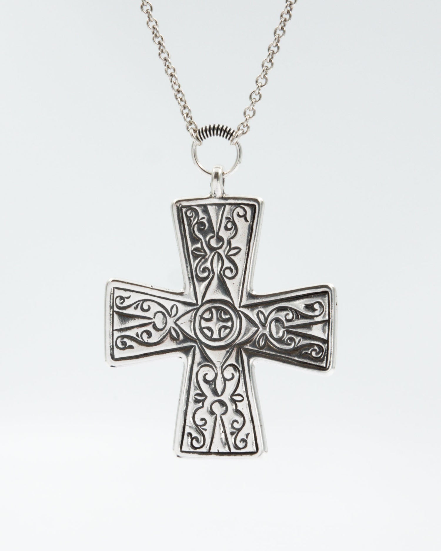 Pidetty Halikon risti 1344 hopea 70 cm