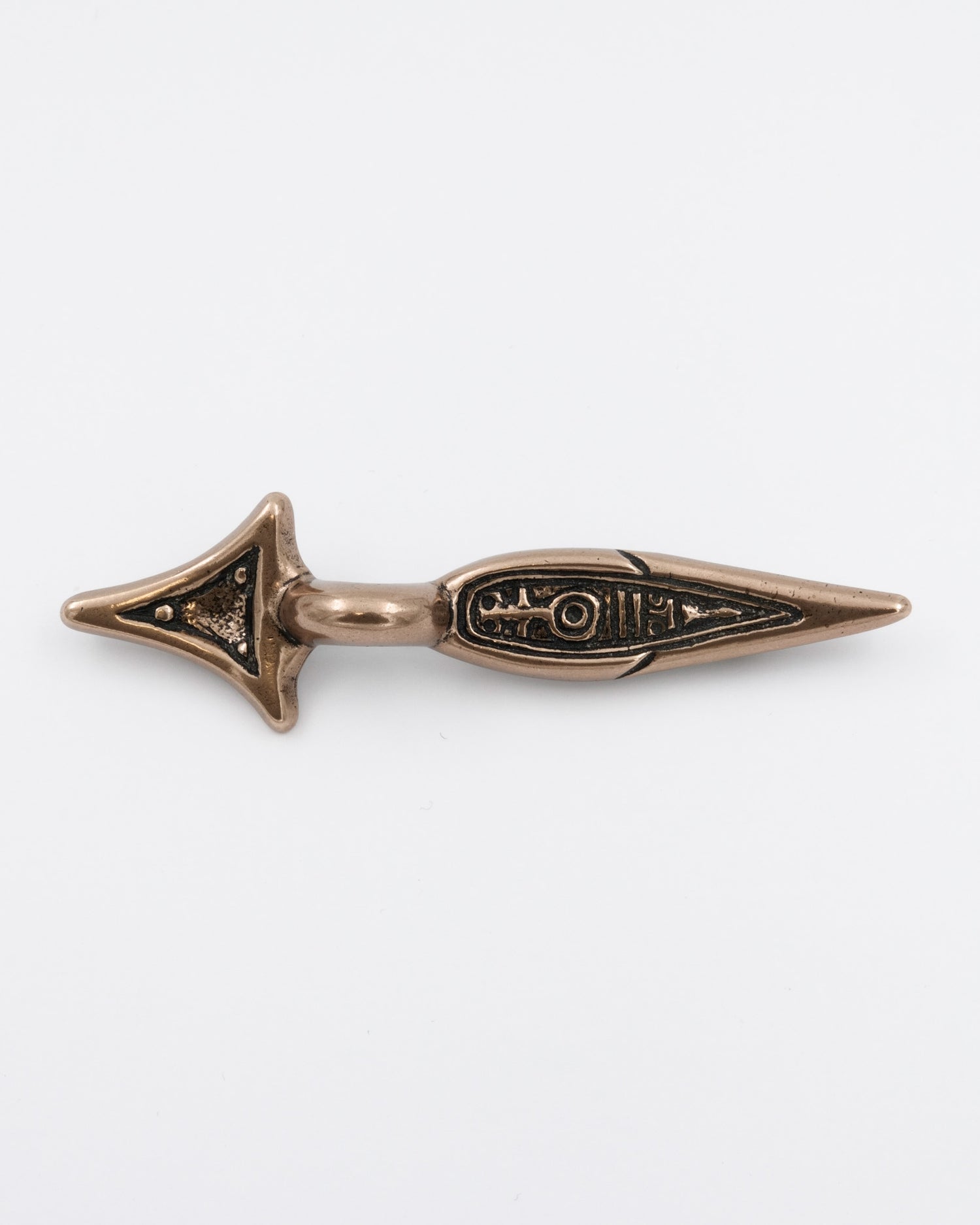 Pidetty Uskelan nuoli -rintakoru pronssi