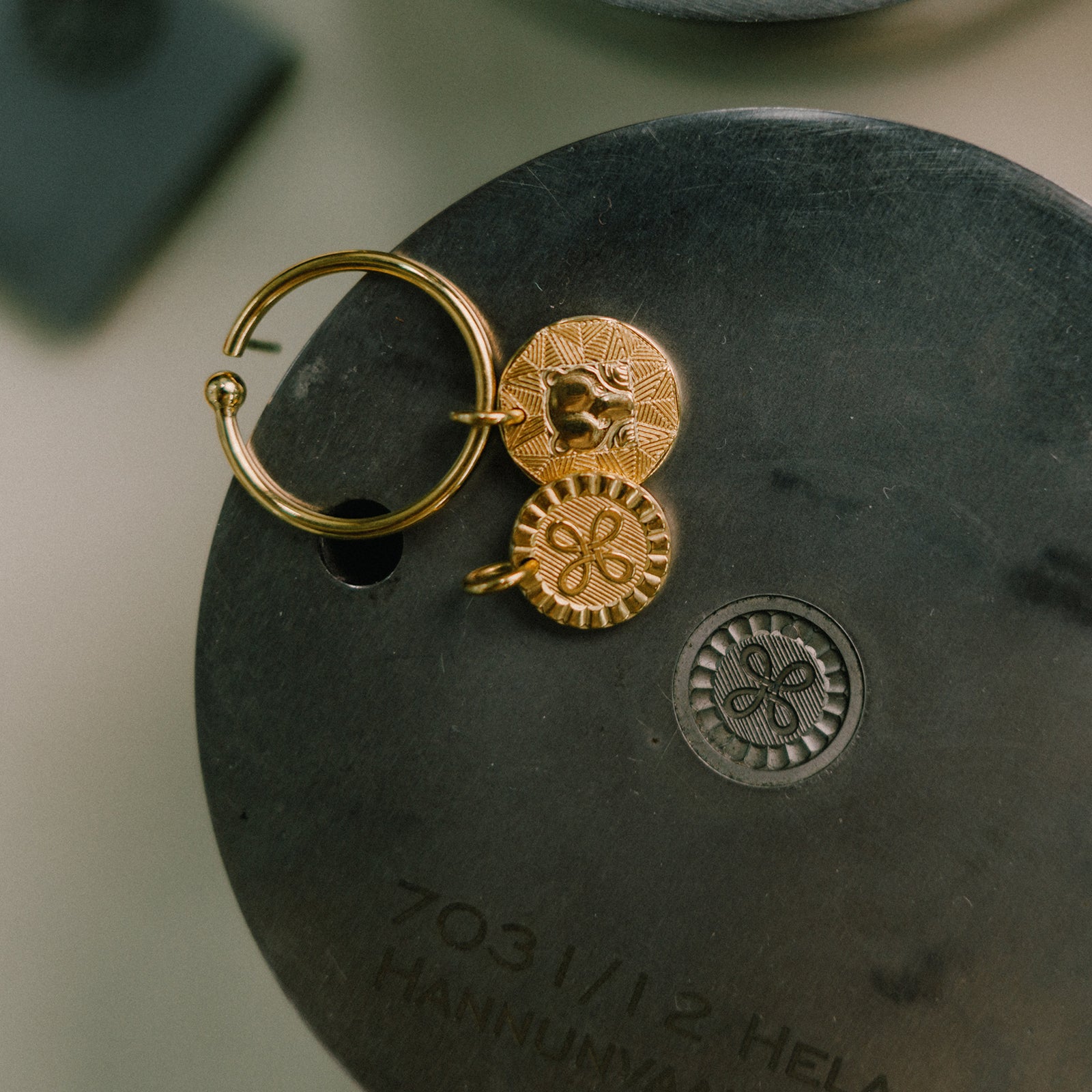 NINA RICCI Rhinestone earrings Gold plate Gold Earring 300010063 –  BRANDSHOP-RESHINE