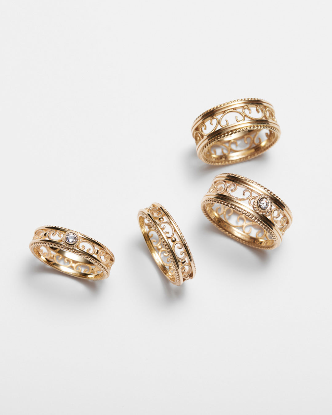Filigree Diamond Ring Wide gold
